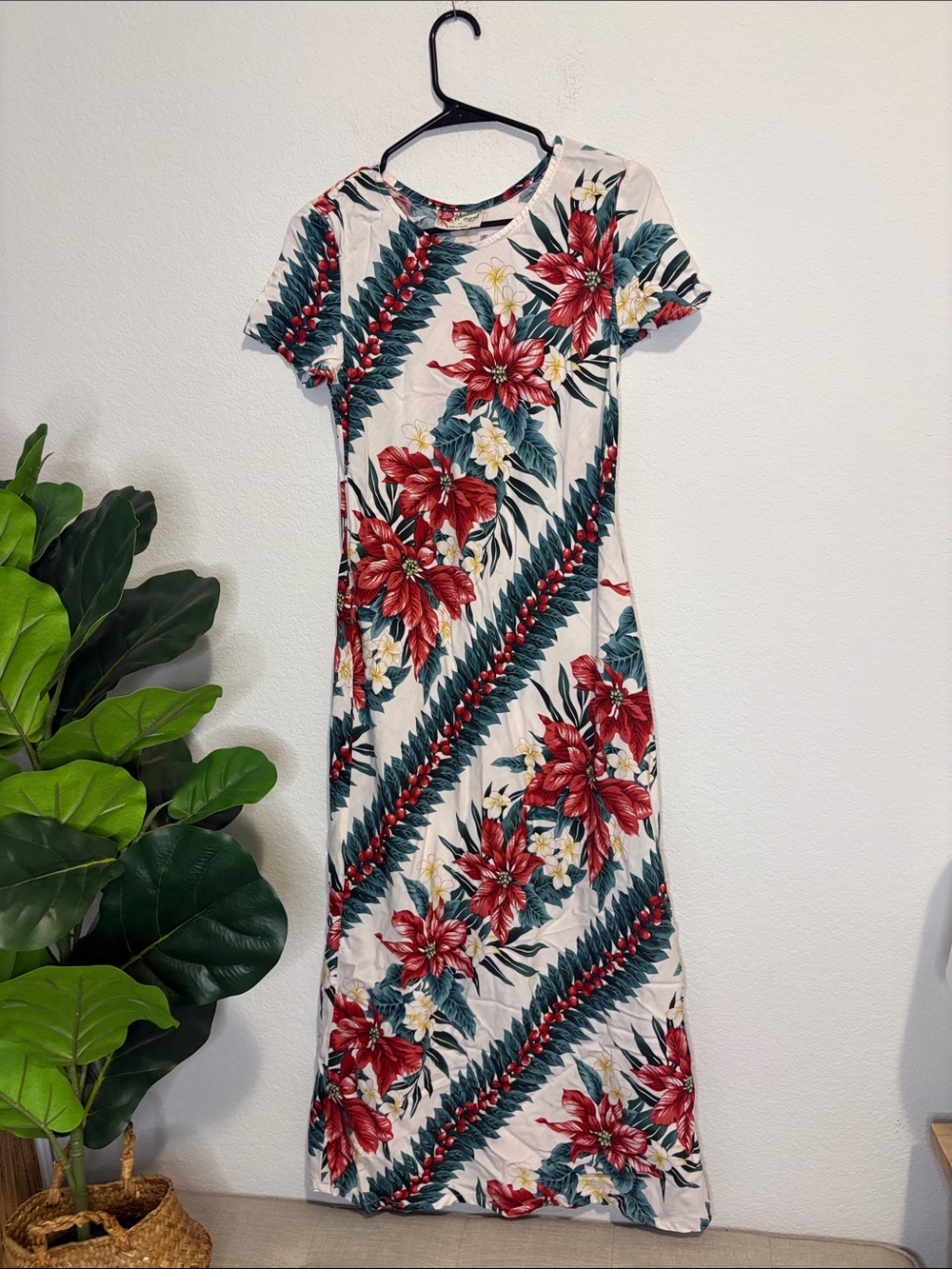 Vintage Hilo Hattie XS Cream Floral Maxi Dress with Red Poinsettia Print